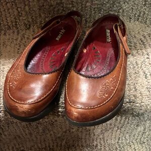 Earth Women's Tan Leather Flats